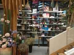 -新华里咖啡书吧(新华书店小寨店)