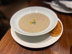 牛肝菌忌廉蘑菇汤-Bistro 63 创意融合料理(广粤天地店)