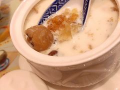 冰糖雪耳桃胶奶-广信牛奶甜品世家(台东店)
