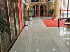 -红码头国际葡萄酒城(朝来绿色家园广华居店)