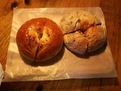 椰子红豆包、奶黄芝士包-仙峰天然面包(迎宾路店)