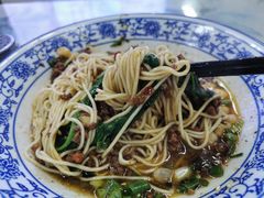 -渝之汇牛肉豌杂面