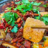 他们家的招牌猪蹄，简直绝了，绝对能让你大呼过瘾！