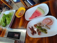 -哈尔滨小酒馆·鲜肉现穿自助烧烤(康新花园店)