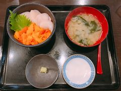 帆立贝海胆盖饭-札幌二条市场 大矶(本店)