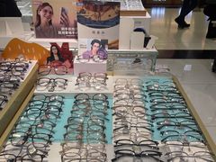 -美式眼镜·授权蔡司.依视路.尼康.豪雅.明月(人民广场店)