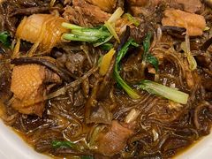 小鸡炖野生黄蘑-小土豆北方菜馆(方庄店)