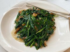 韭菜炒河虾-品泉餐厅·大盆鱼·走地鸡