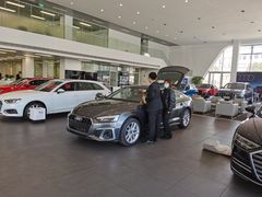 -上海冠松华奥奥迪4S店(张江店)