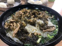 酸菜肉丝砂锅米线-吃不亏特色包子(三峡广场店)