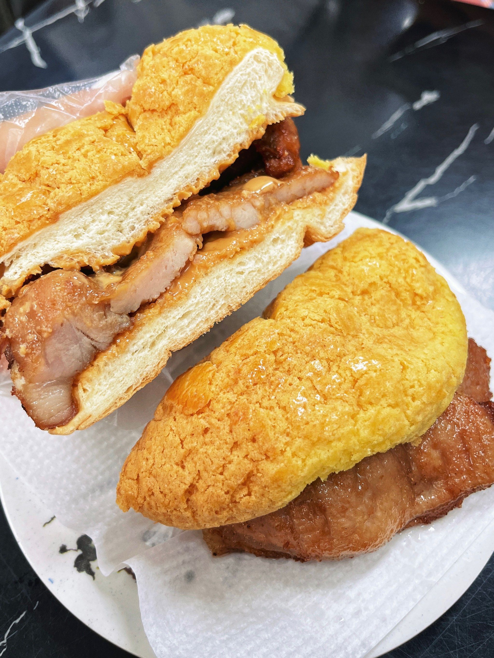 花生猪扒菠萝包🍔