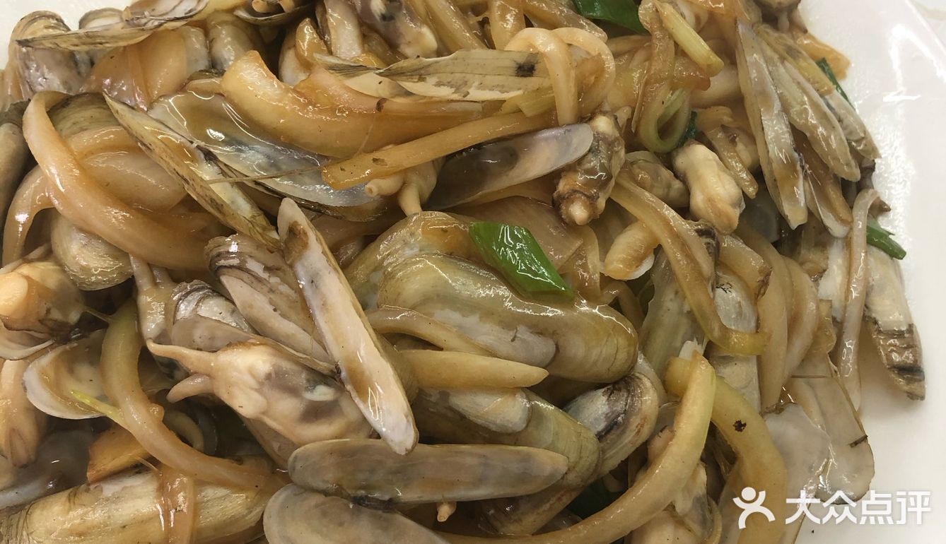 鲅鱼饺子很鲜，八宝鱼很新鲜，很嫩