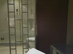 -武汉光谷广场杨家湾地铁站怡程酒店