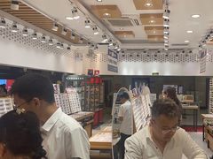 -美式眼镜·授权蔡司.依视路.尼康.豪雅.明月(人民广场店)