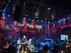 -FOUR PLAY BAR