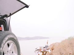 -亮河湾山庄