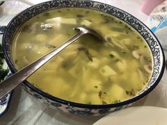 酸菜豆腐汤-邱记私房菜·十八年本地菜