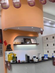 点击看大图 -V8潮牌·接发烫染连锁