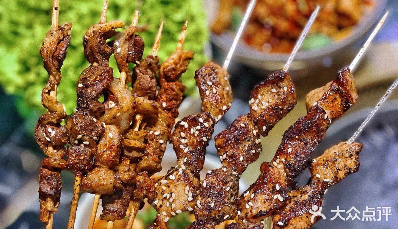 “火炉旁”也可以在街边撸串啦｜西安烤肉王