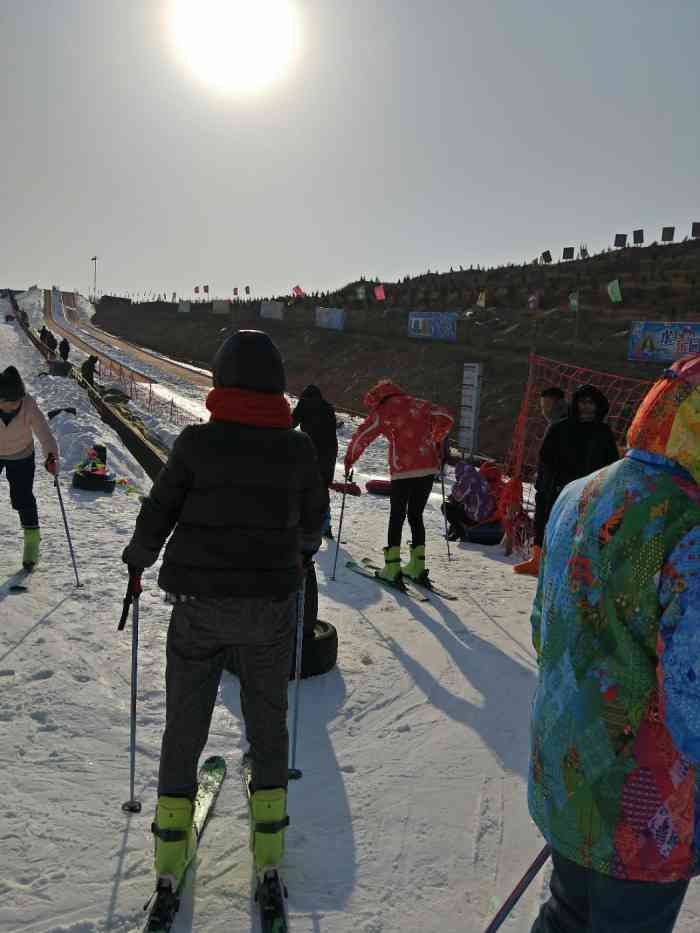 绿鑫春滑雪场图片