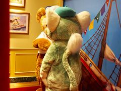 -小镇影院迪士尼小熊Duffy与他的朋友合影地