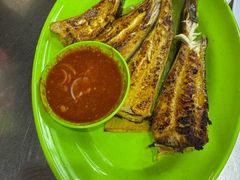 -明记烧鱼美味店