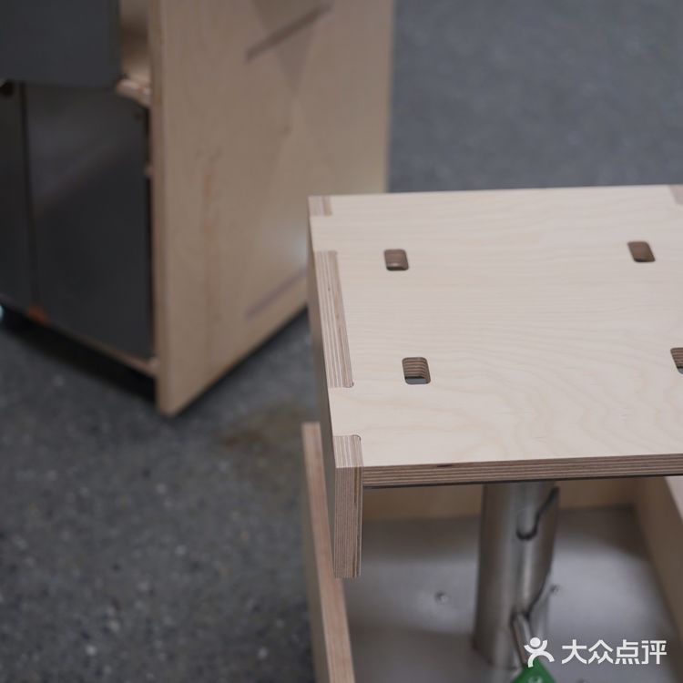 三顿半上海开店了，只卖8号和0号。