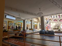 -王府井奥莱临潼小镇(临潼店)