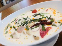 -Chom Cafe and Restaurant