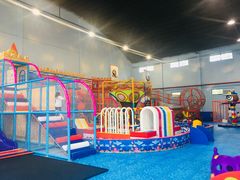 -嘿哟动霸CHUA·新潮玩运动娱乐中心·蹦床滑冰团建乐园