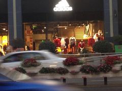 -阿迪达斯(百联徐汇商业广场运动旗舰店)