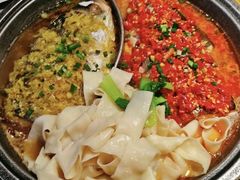 -阿瓦山寨·湘菜现炒·剁椒鱼头王(咸阳总店)