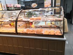 面包甜点陈列柜-华荣西饼屋(榕江店)