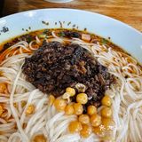 重庆街头的日常一餐 | 不是米线就是面