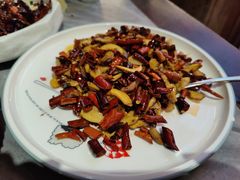 干辣椒炒冰冻牛肝菌-蔼若春.传承三十年云南菜(金碧公园店)