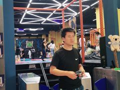 -爱蹦iBOON蹦床运动馆(江汉店)