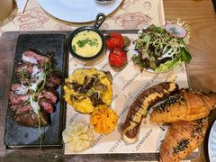 -Mark&Mars Restaurant