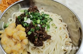 Pea and Meat Sauce Noodles