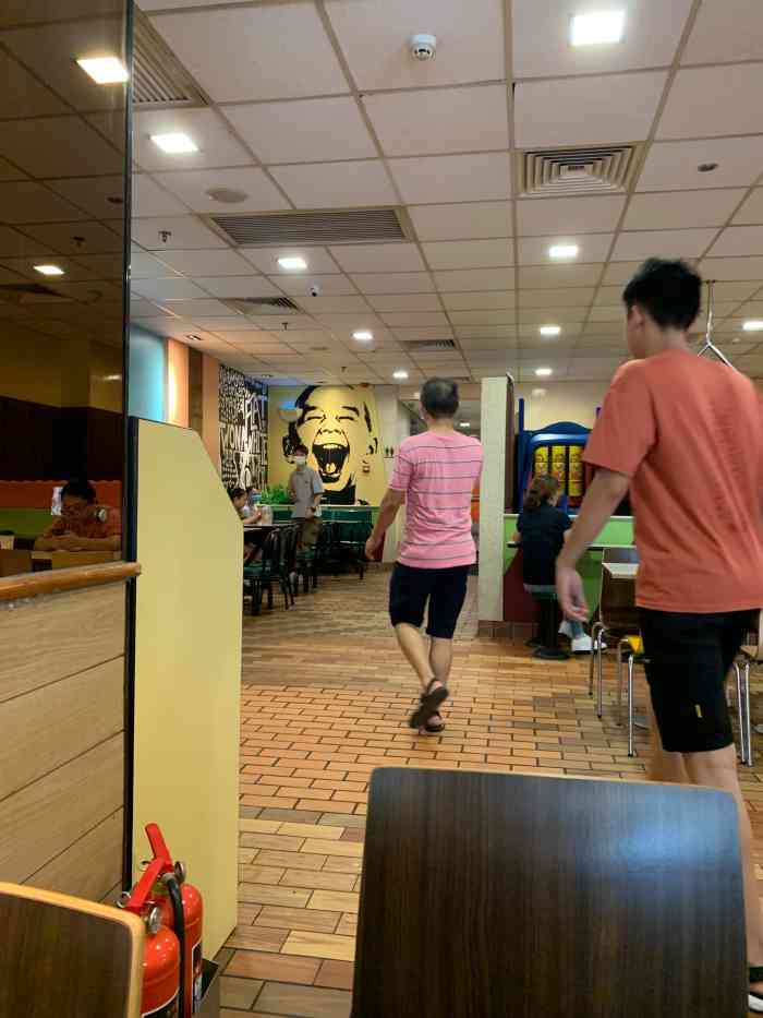 麦当劳(衡阳解放路店)-"上上周一和朋友领了免费的汉堡券就到麦当劳.