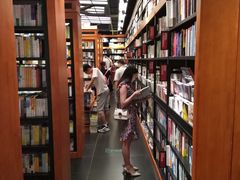 大堂-西西弗书店&矢量咖啡(壹方购物中心店)