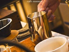 -Café Monson