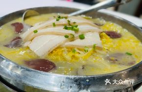 Yijia Chun Sour Cabbage Pork and Blood Sausage