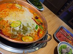 -洱火云南酸菜牛肉火锅(石景山当代商城店)