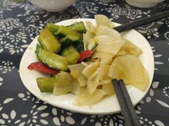 爽口小凉菜-八两八金·莱芜特色炒鸡(市南漳浦路店)