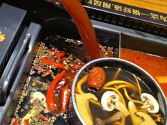-老牌坊云南鱼豆花火锅(嵩山店)