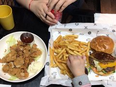 招牌鹅肝牛肉汉堡-Grinder 绞肉机汉堡(武定路店)