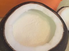 -志龙皇冠吃货椰子铺