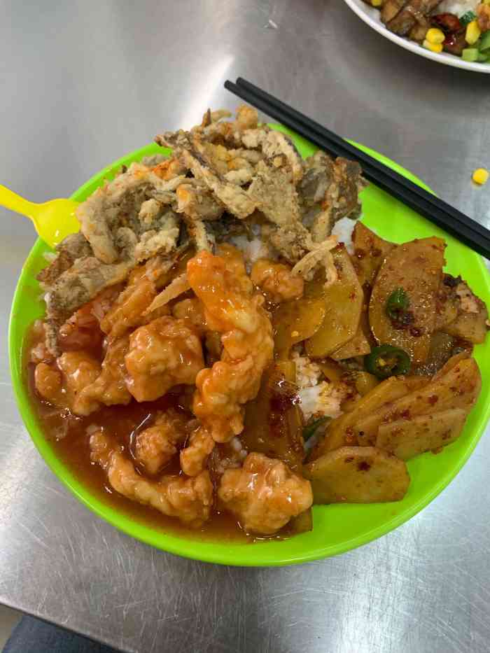 西安外国语大学学生食堂-"今年在食堂发现的好吃的: 一楼的泡面,不.