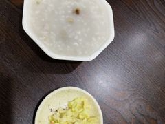 皮蛋瘦肉粥-舒小笼松针小笼包