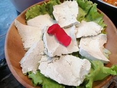 石磨黑豆腐-热火朝天鲜切牛肉火锅(南强街巷店)